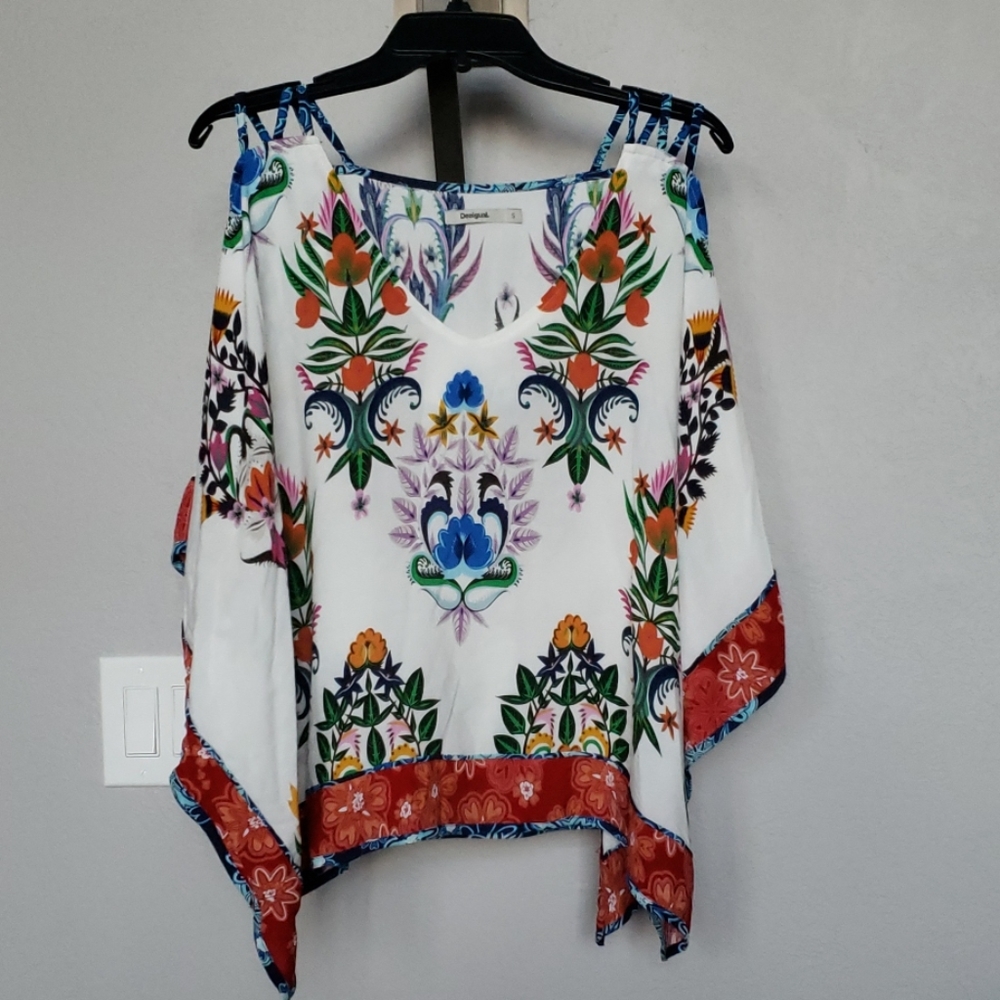 Desigal flowy top